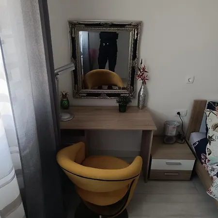 Apartment Mira *